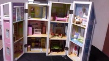 Deluxe Doll House