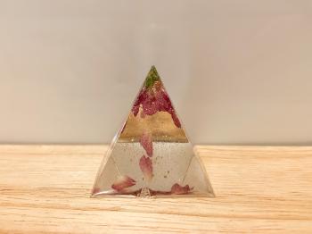 Resin small pyramid