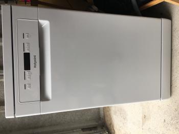 Hotpoint 10 place settings dish washer. In White