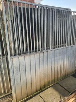 Metal fencing 8cm gap