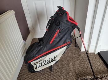 Titleist Staydry 4 way StandCarry bag.