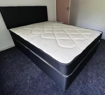 4 foot pinemaster mattress with divan base and Hb