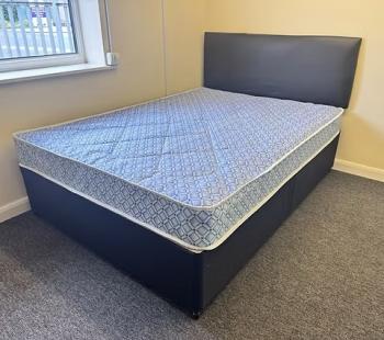 DOUBLE LIGHT QUILT STITCHBOND MATTRESS AND BLACK BASE  FAUX