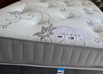 LYON ORTHOPAEDIC MATTRESS WITH MEMORY FOAM KING SIZE